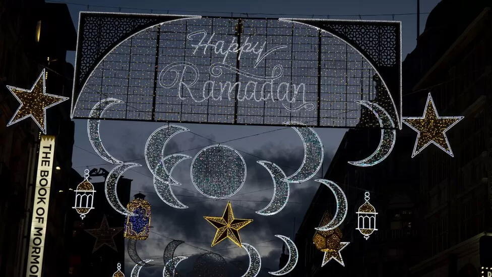 В центре Лондона впервые зажгли гирлянды в честь Рамадана