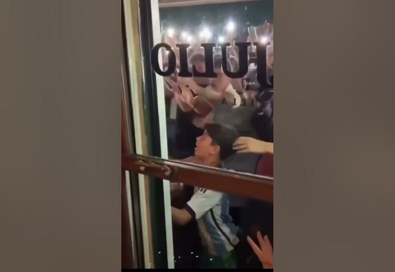 Полиция Буэнос-Айроса помогла Месси покинуть окруженный фанатами ресторан