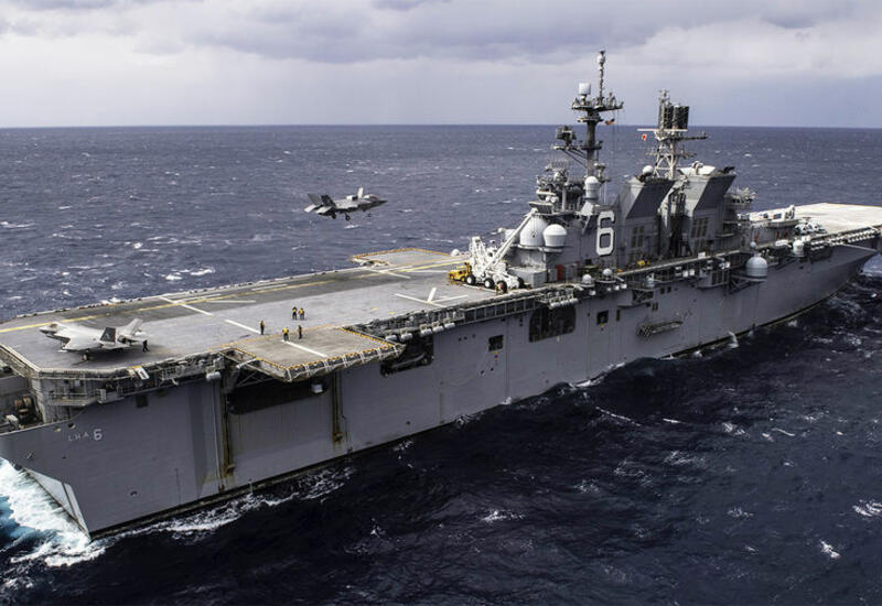 Американский авианесущий десантный корабль USS America пришвартовался на Филиппинах