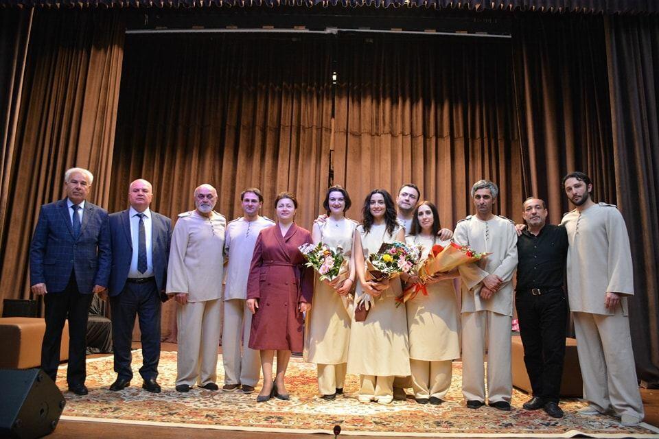 Коллектив театра YUĞ выступил в Шамахы