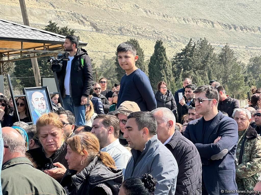 В Баку проходят похороны погибшего в ДТП Огтая Алиева