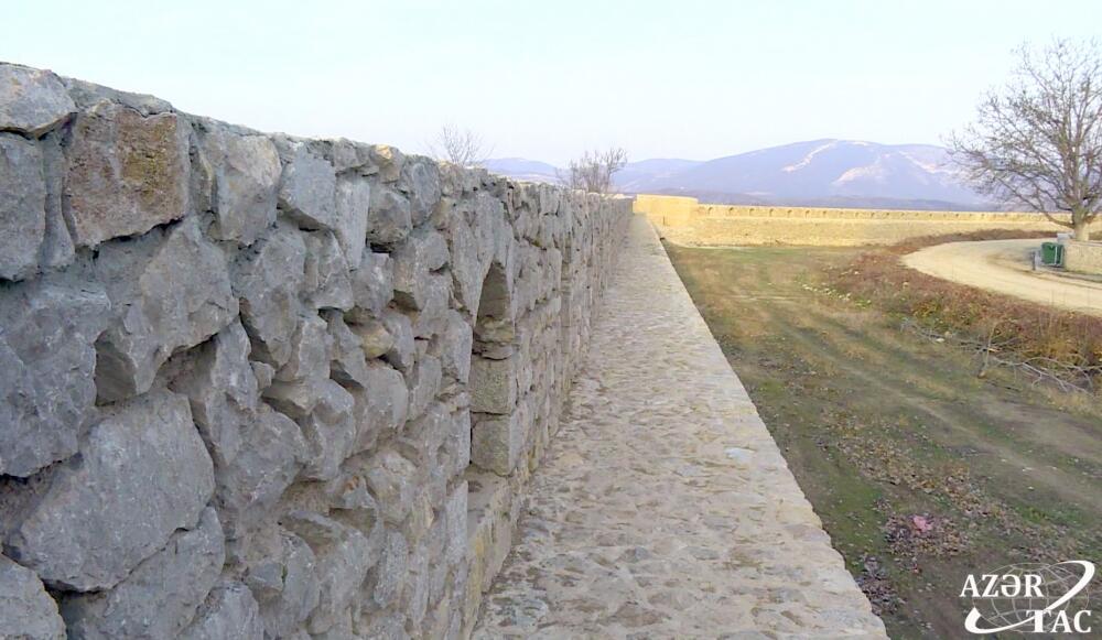 Армяне умышленно разрушили Иреванские ворота Шушинской крепости