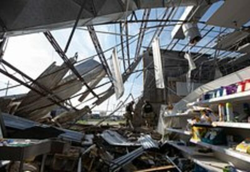 Последствия разрушительного торнадо в США