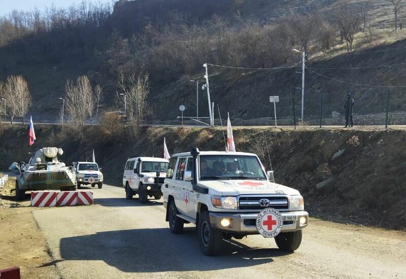 По Лачинской дороге проехала автоколонна Красного Креста