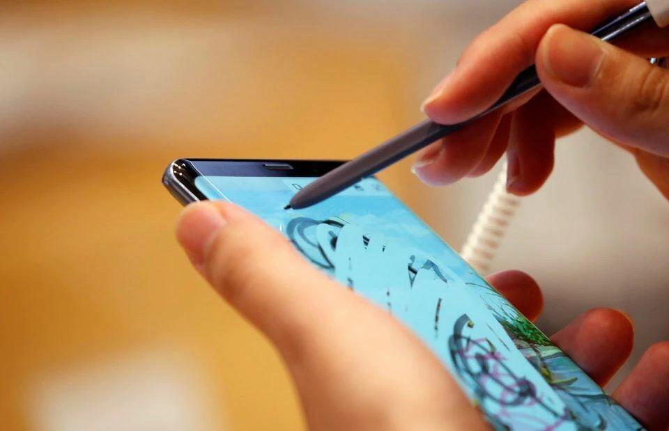 Samsung выпустит телефон с поддержкой ИИ