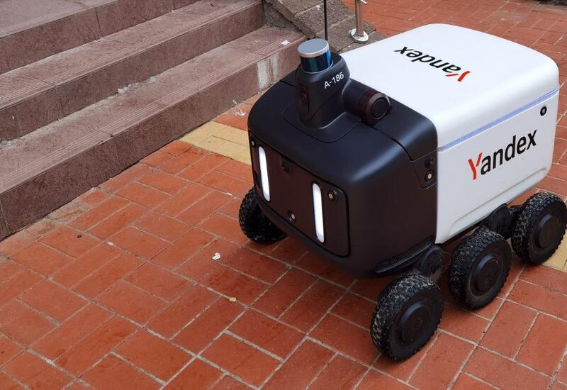 В Токио представили восемь моделей роботов-доставщиков