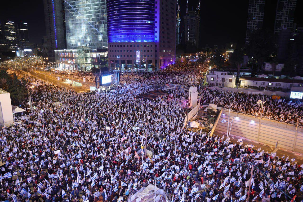 Десятки тысяч человек протестуют в Тель-Авиве