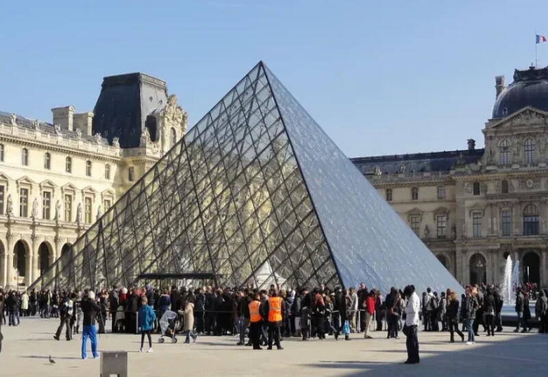 Протестующие во Франции захватили Лувр