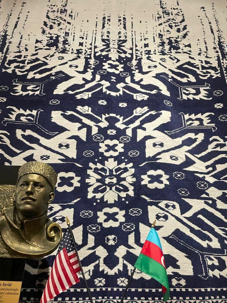 В Вашингтоне открылась выставка азербайджанских ковров