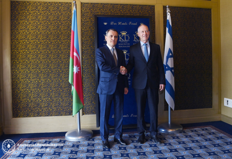 Джейхун Байрамов проинформировал министра обороны Израиля о постконфликтной ситуации в регионе