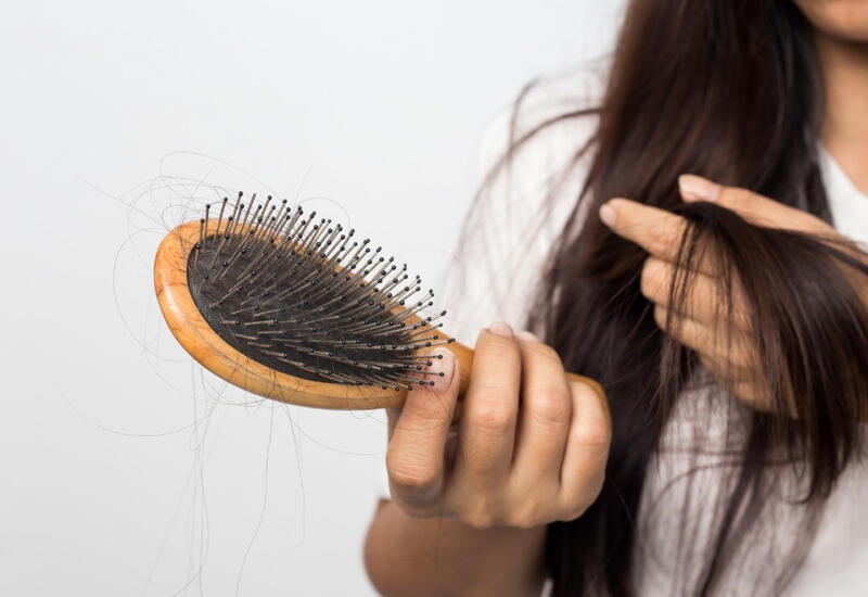 Известный врач-блогер назвал основные причины выпадения волос