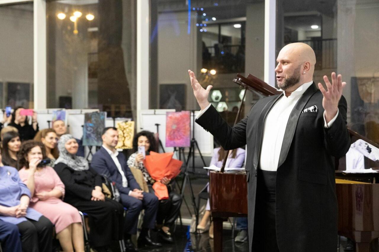 В Баку прошел юбилейный концерт заслуженного артиста Антона Ферштандта