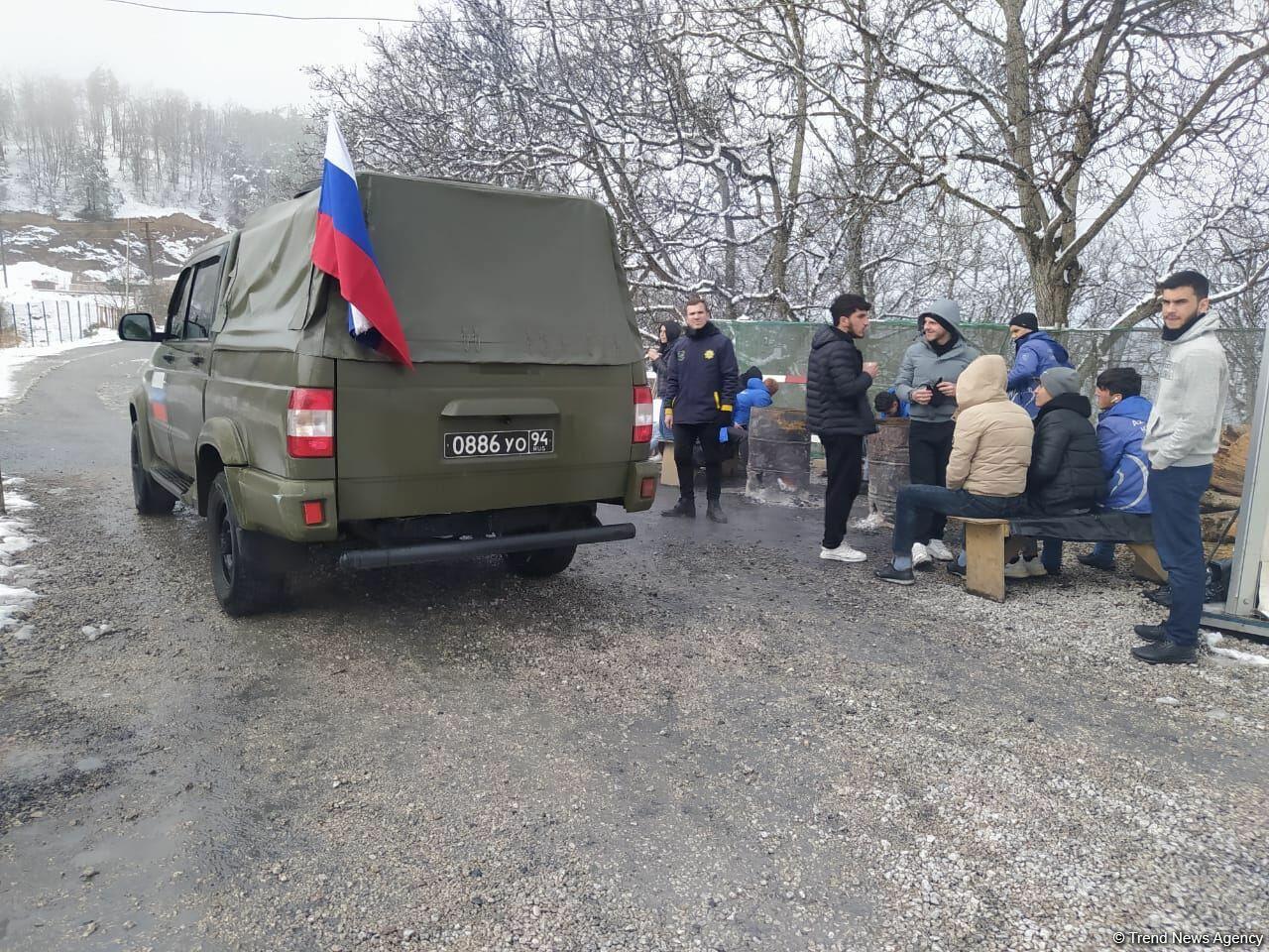 По Лачинской дороге беспрепятственно проехала очередная автоколонна миротворцев