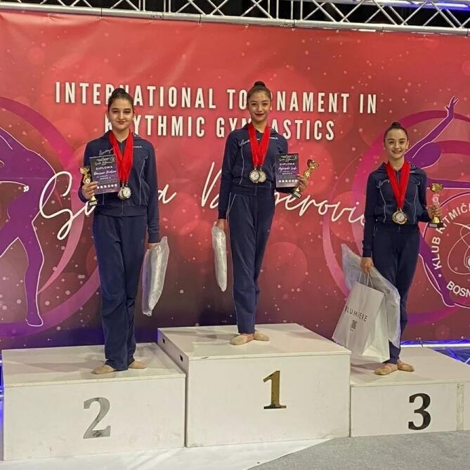 Азербайджанские гимнастки завоевали 15 медалей на международном турнире в Сараево