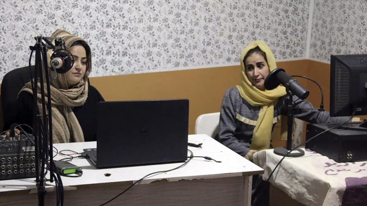 В Афганистане закрыли единственную женскую радиостанцию