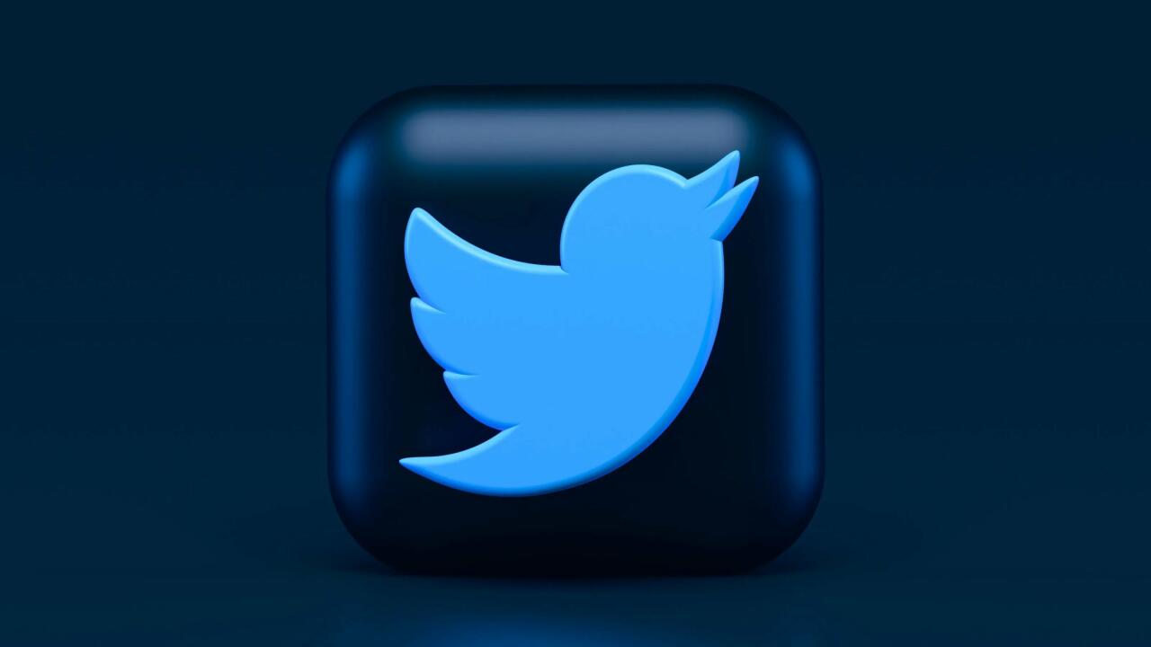 Твиттер сменил логотип