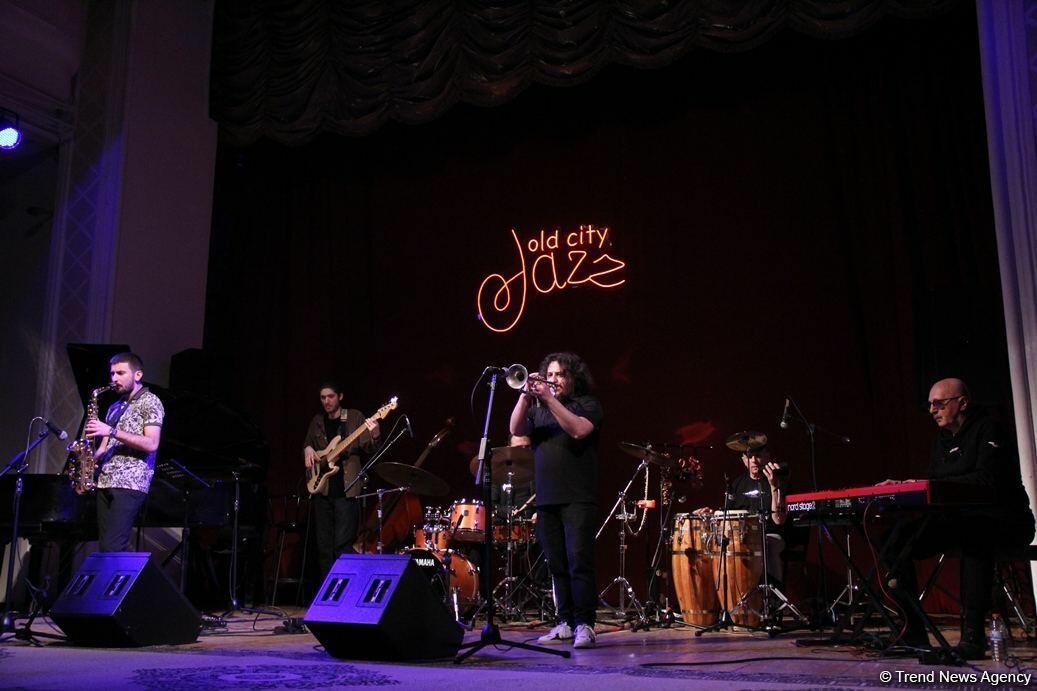 Весенний джаз в вечернем Баку под ритмы Old City Jazz