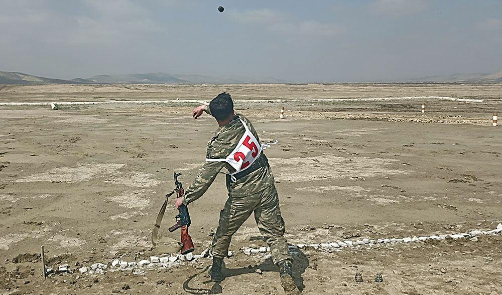 В азербайджанской армии завершилось первенство по военизированному кроссу