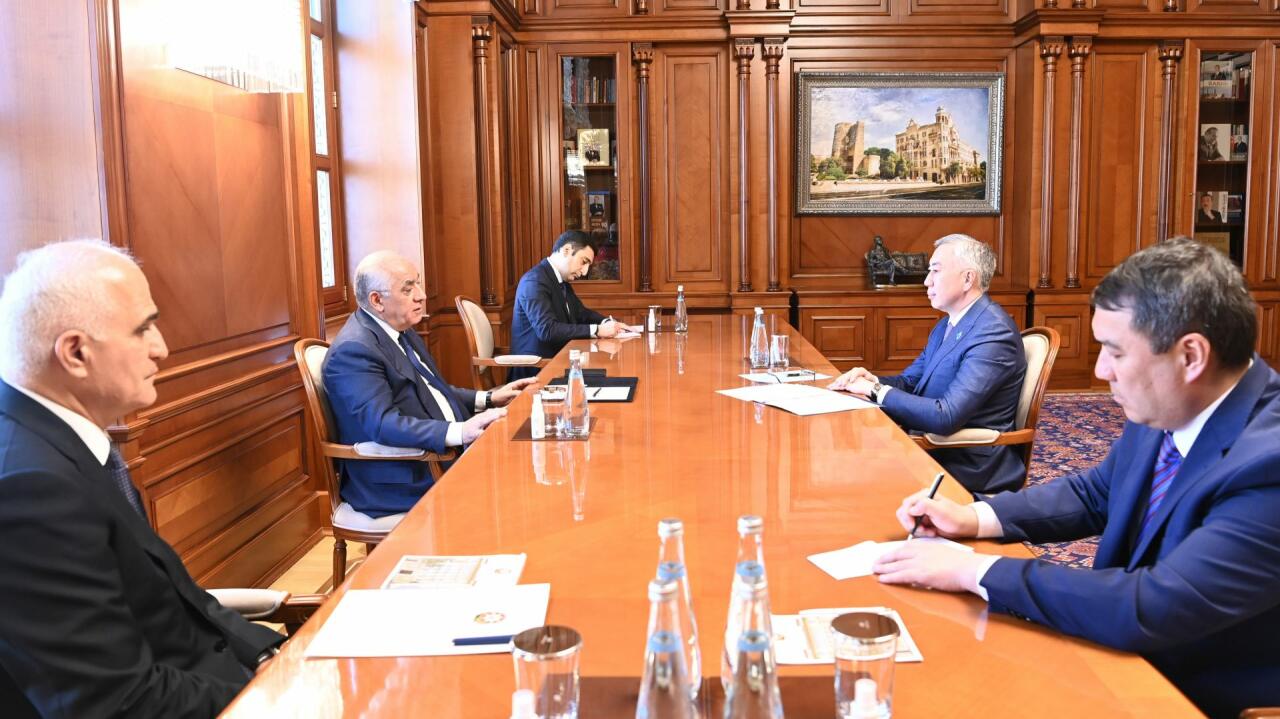 Али Асадов встретился с вице-премьером Казахстана