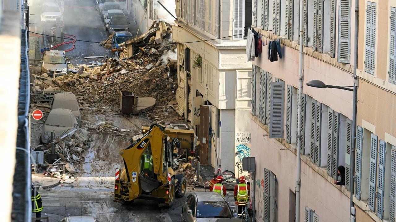 Растет число жертв обрушения дома в Марселе
