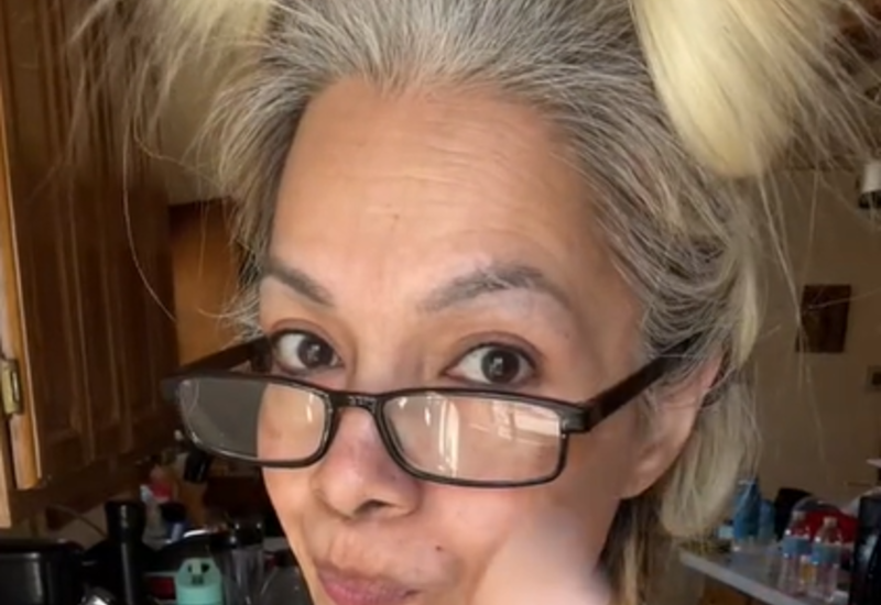 В сети удивились внешности 48-летней блогерши до и после нанесения макияжа