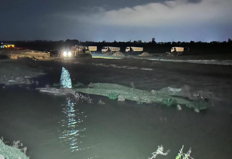 Yuxarı Qarabağ kanalı bəndi yararaq daşıb