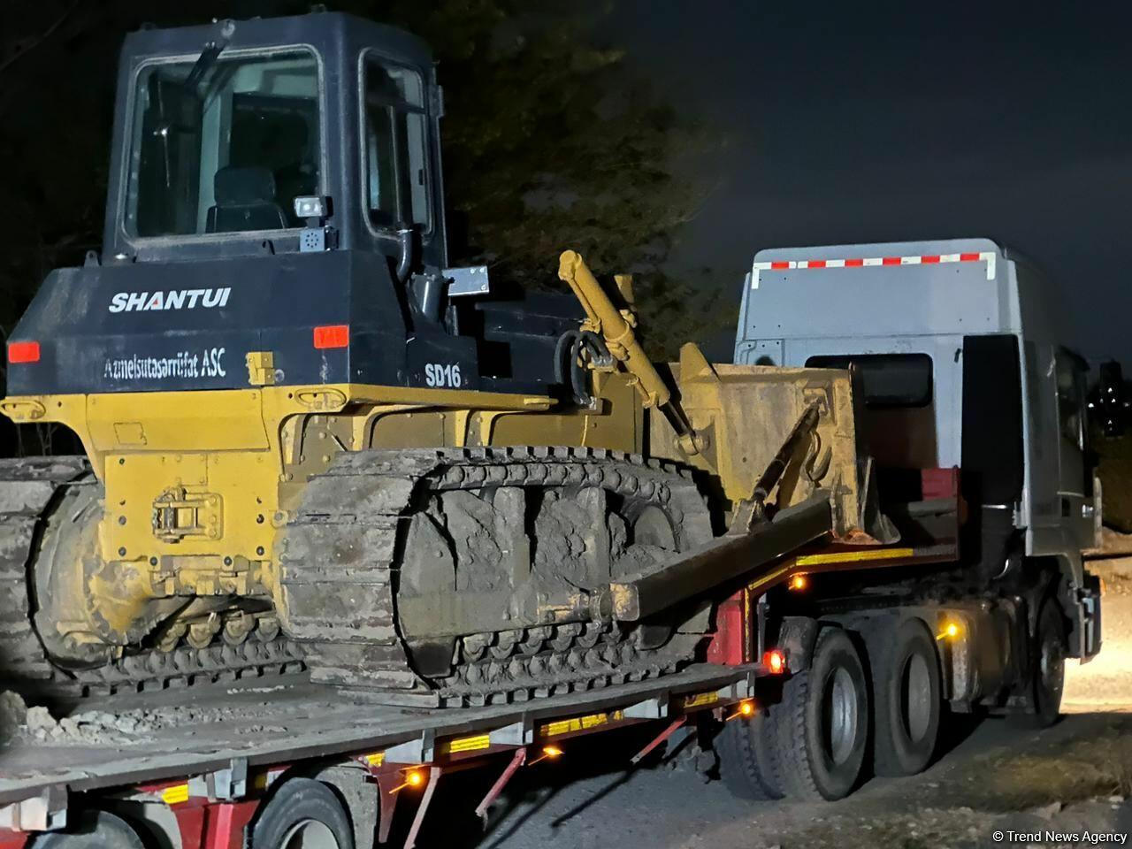 Yuxarı Qarabağ kanalı bəndi yararaq daşıb