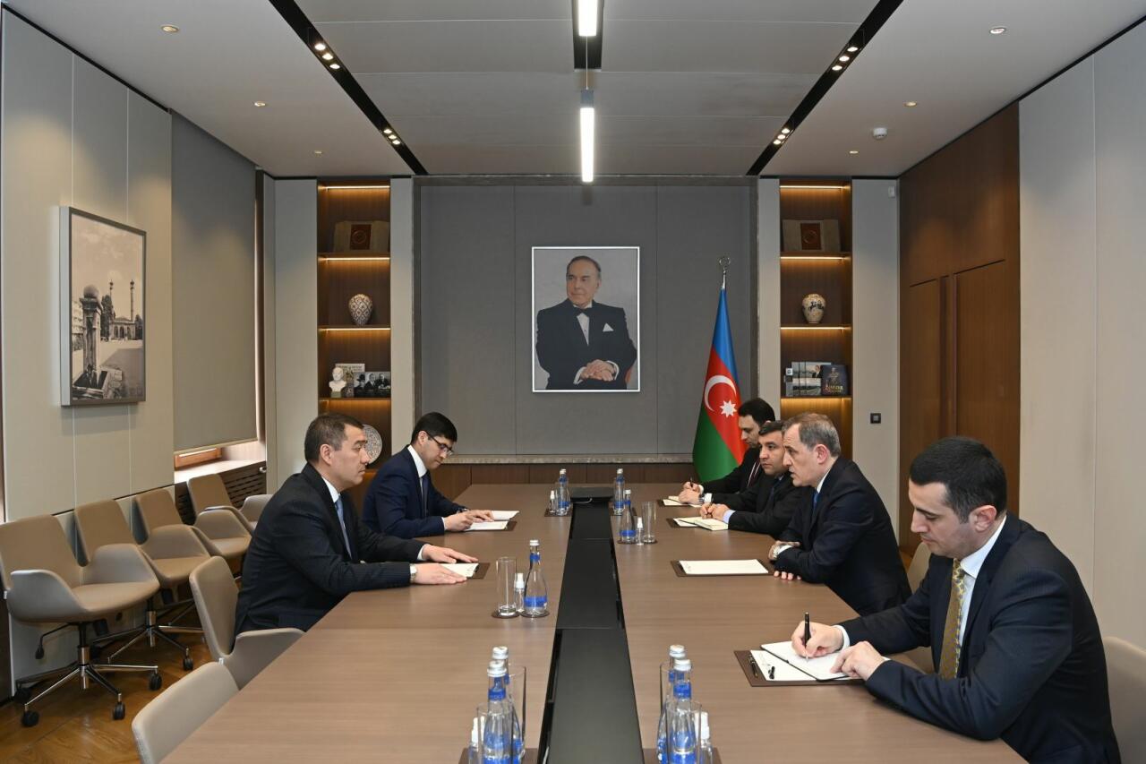 Джейхун Байрамов принял посла Казахстана в Азербайджане
