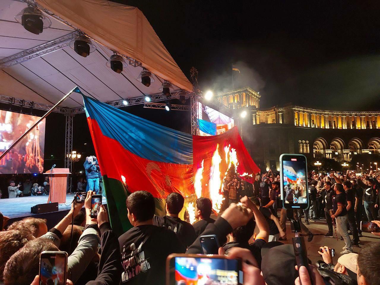 Решительно осуждаем сожжение флагов Азербайджана и Турции в Ереване