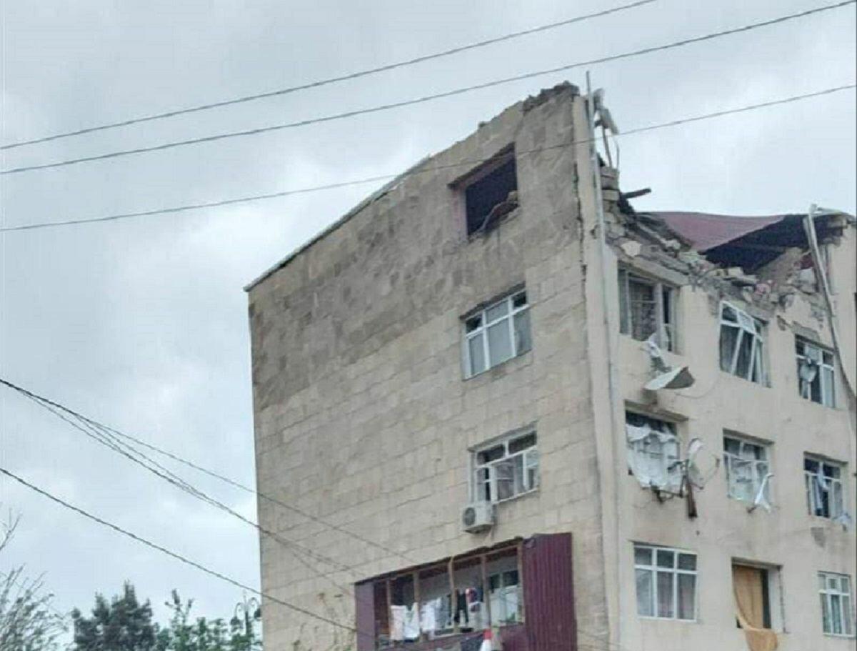 В жилом здании в Билясуваре произошел взрыв