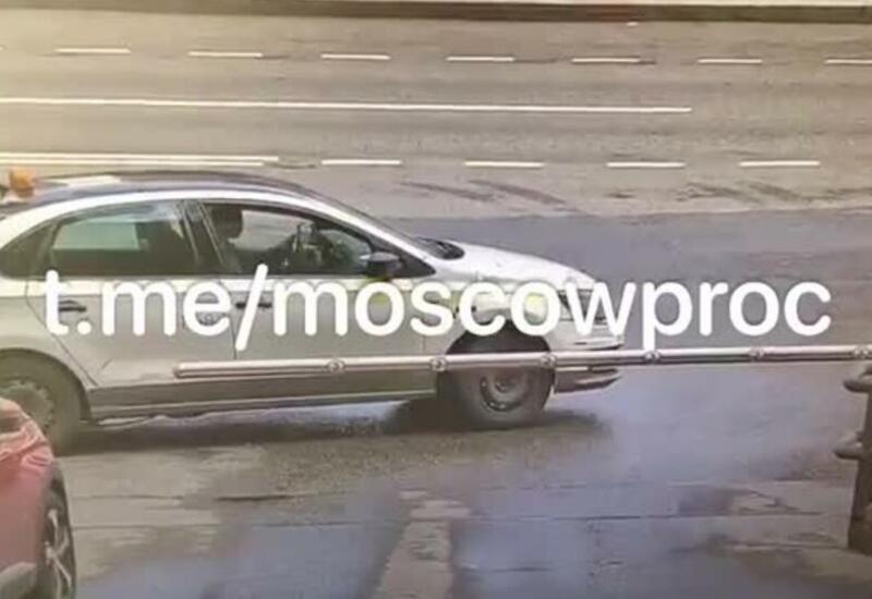 Момент смертельного ДТП с мотоциклом и такси в Москве
