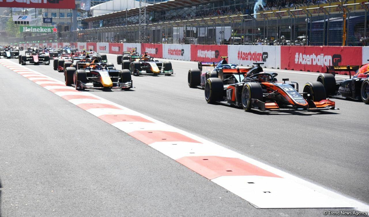 Formula 2 komandalarının birinci sprint yarışı başlayıb