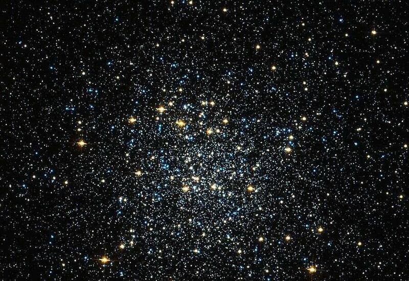 Астрономы исследуют звездные популяции в Мессье 92