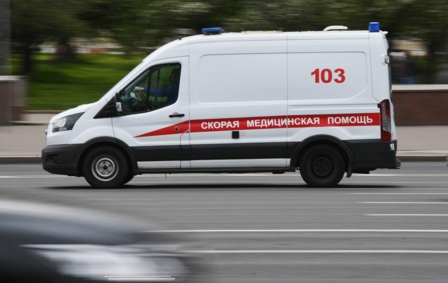 Пациент выпал из машины скорой в России