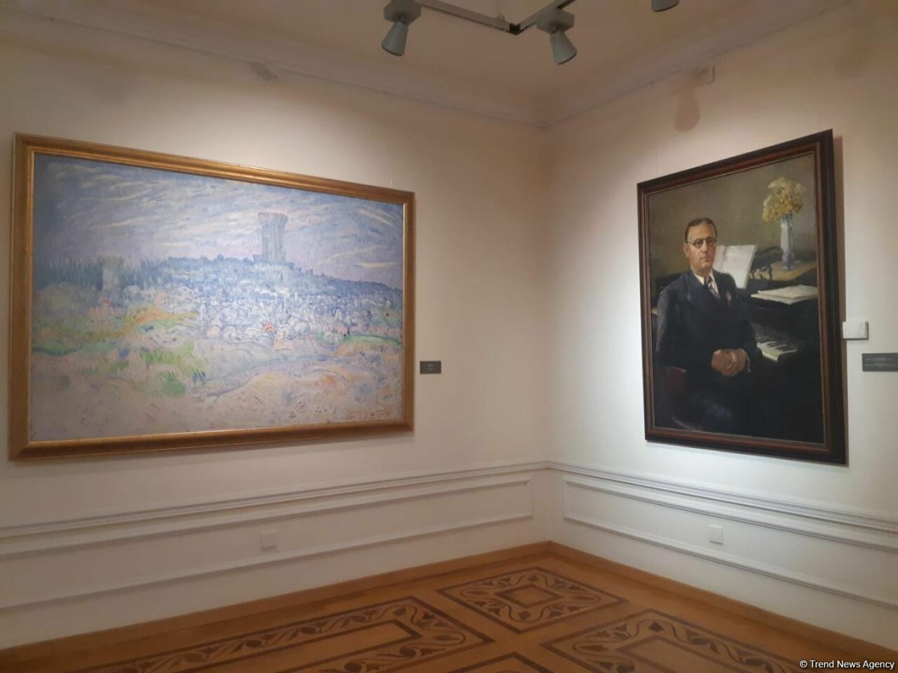 В Баку открылась выставка "Гейдар Алиев-100 – любимые произведения"