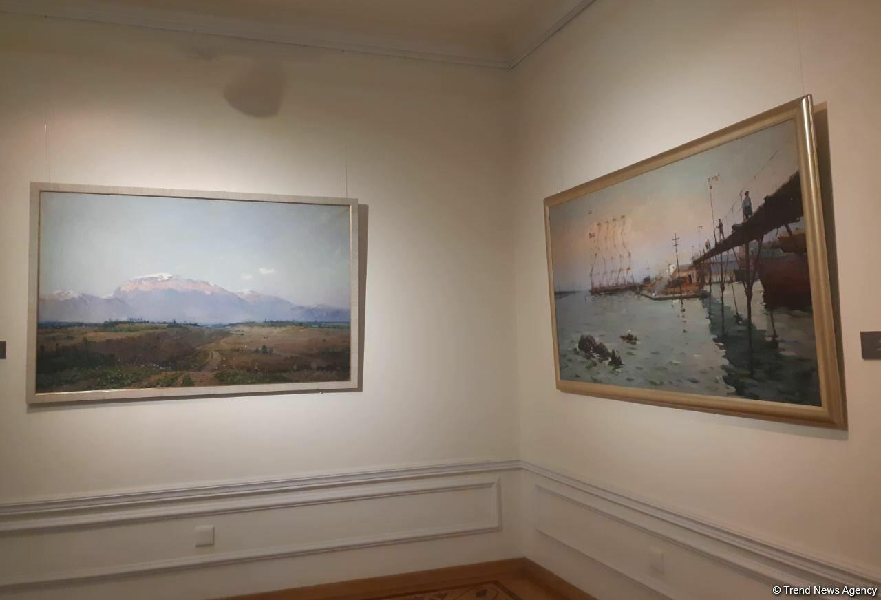 В Баку открылась выставка "Гейдар Алиев-100 – любимые произведения"