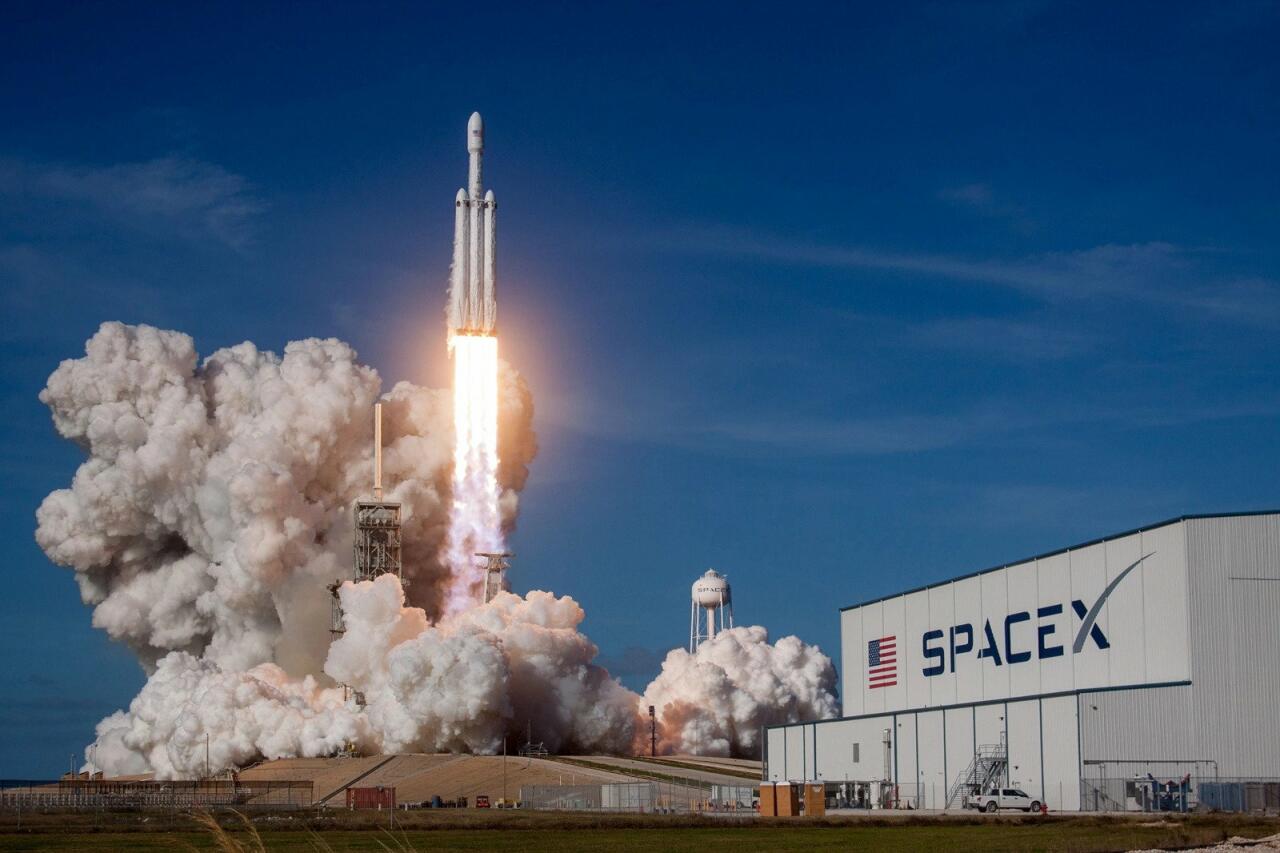 SpaceX посодействует в доставке азербайджанского спутника на орбиту