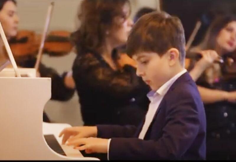 10-летний Эмин-Чарльз Нейлор посвятил композицию 100-летию великого лидера Гейдара Алиева