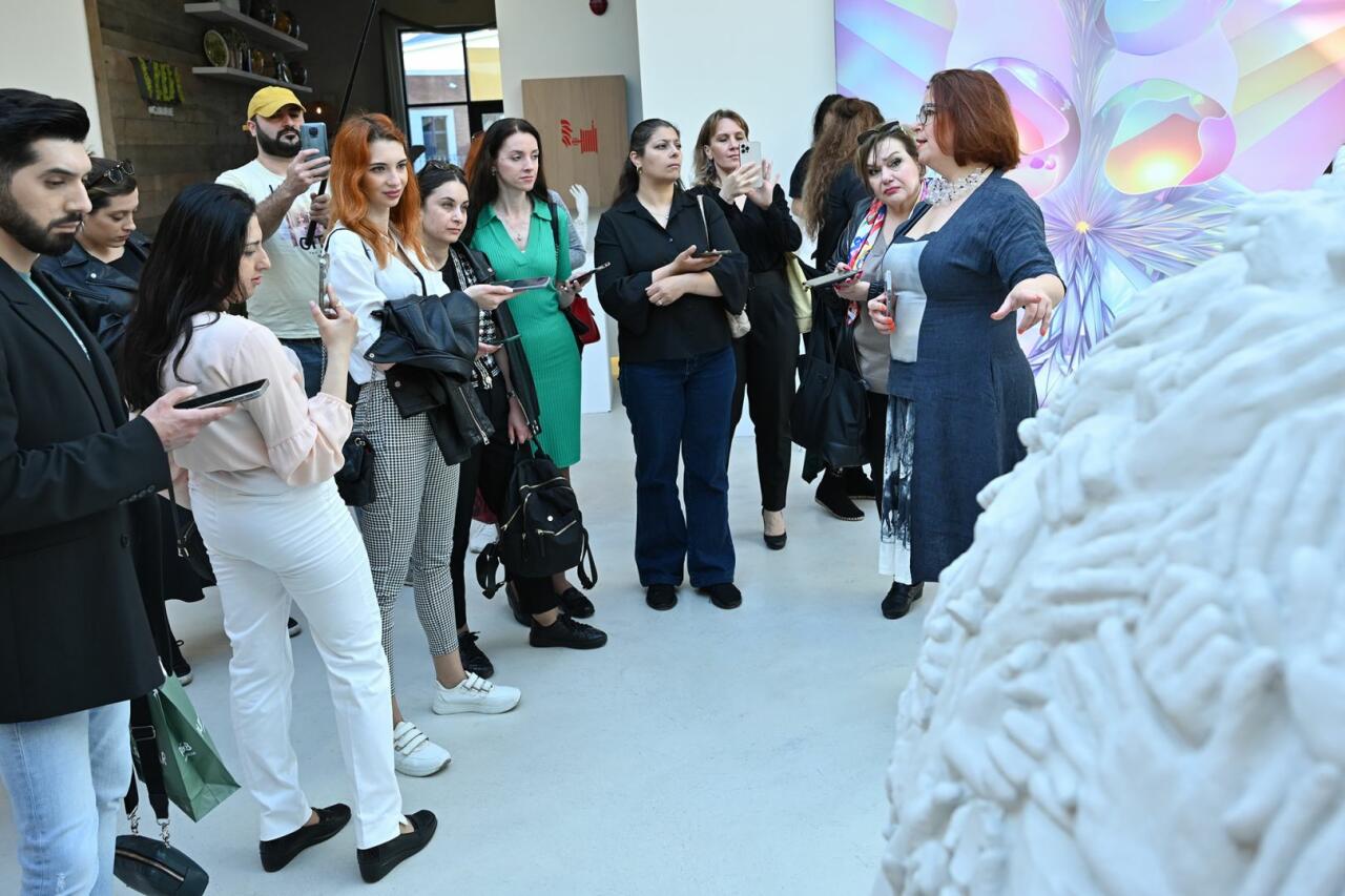 В Арт-центре Nine Senses открылась выставка "100", посвященная великому лидеру Гейдару Алиеву