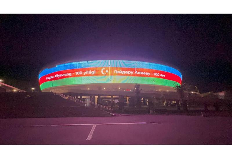 Здание Хумо Арены в Узбекистане освещено цветами государственного флага Азербайджана в честь 100-летия Гейдара Алиева