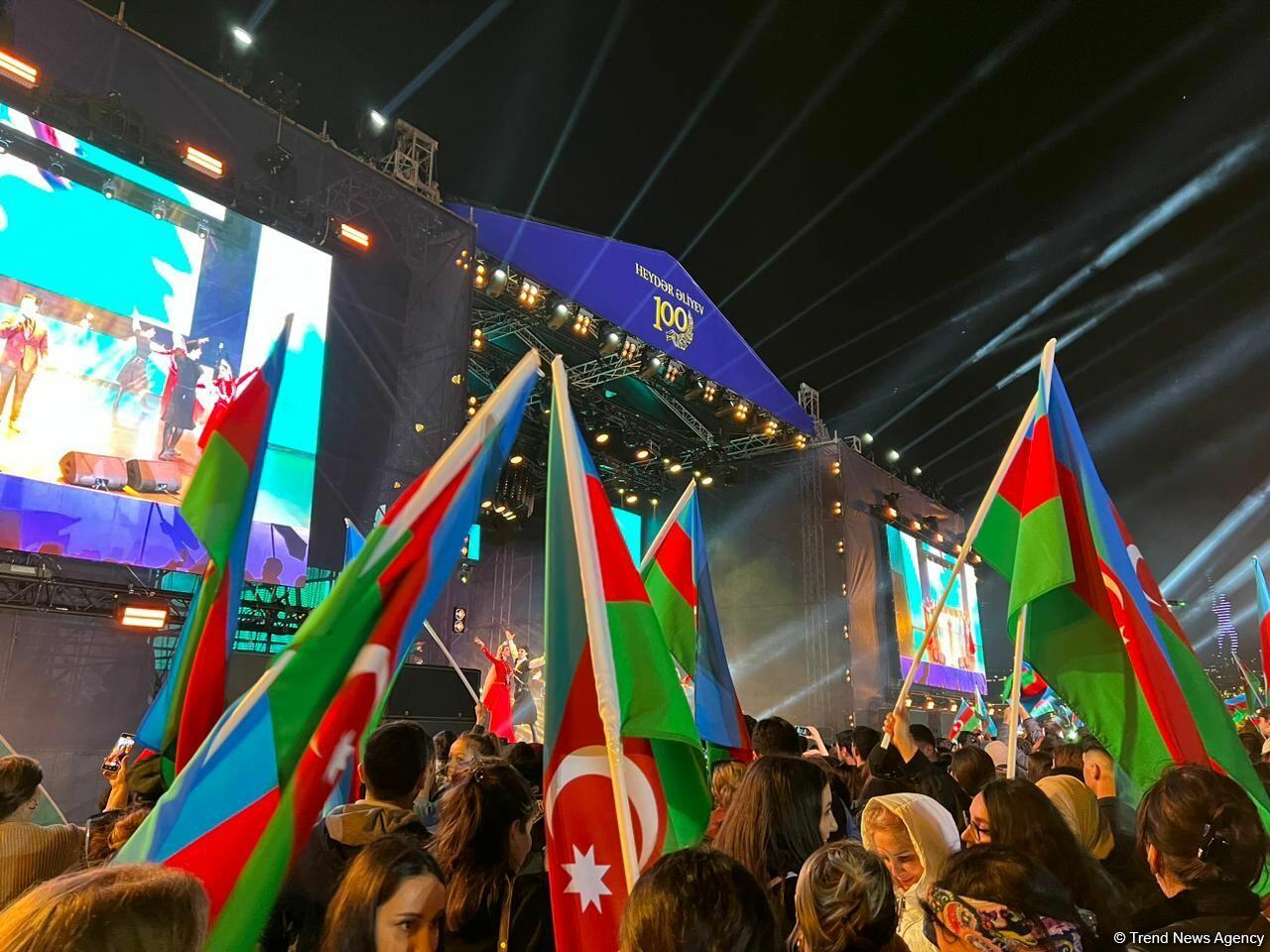 В приморском бульваре в Баку организована концертная программа по случаю 100-летия Гейдара Алиева