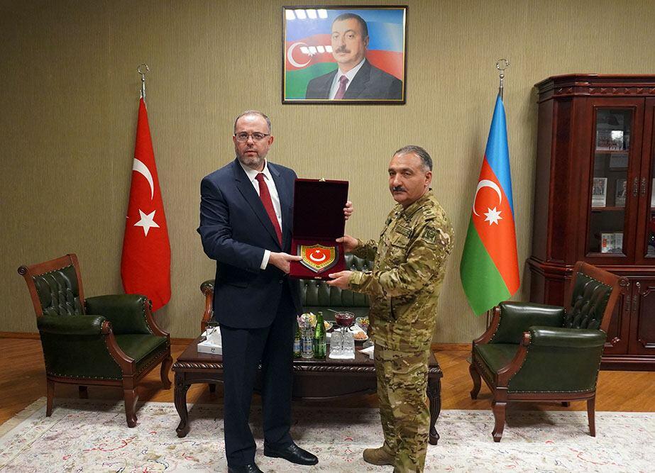 Командующий Сухопутными войсками Азербайджана встретился с турецкой делегацией