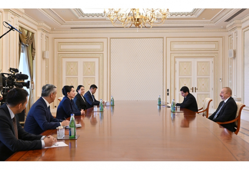 Президент Ильхам Алиев выразил признательность председателю Сената Олий Мажлиса Узбекистана за уважение к памяти великого лидера