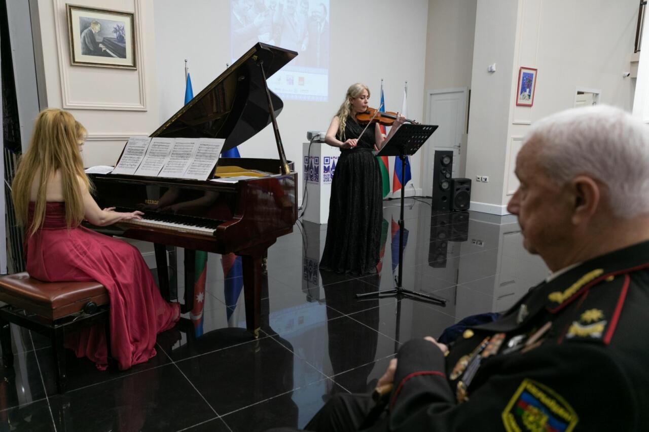 В Баку представлены экспозиция и концерт в честь 100-летия великого лидера Гейдара Алиева