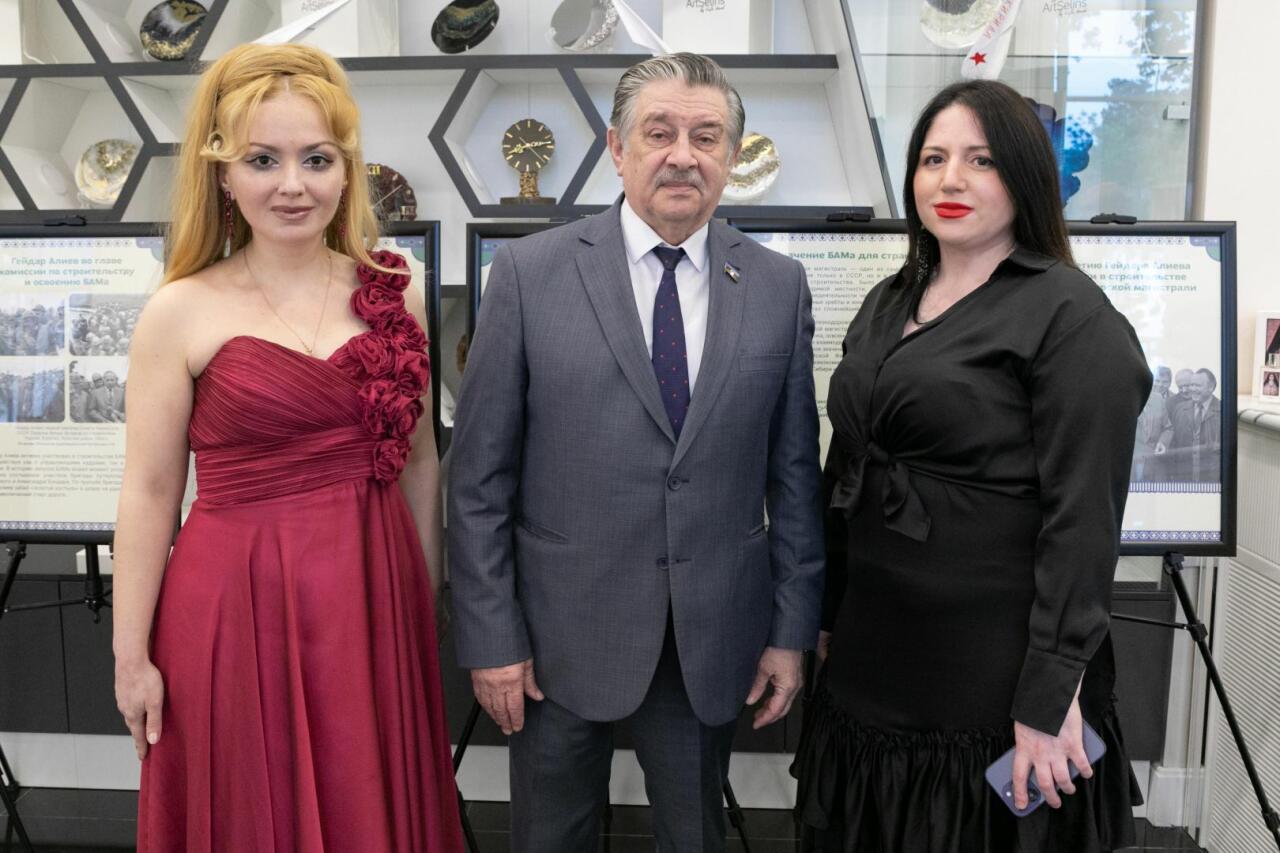 В Баку представлены экспозиция и концерт в честь 100-летия великого лидера Гейдара Алиева