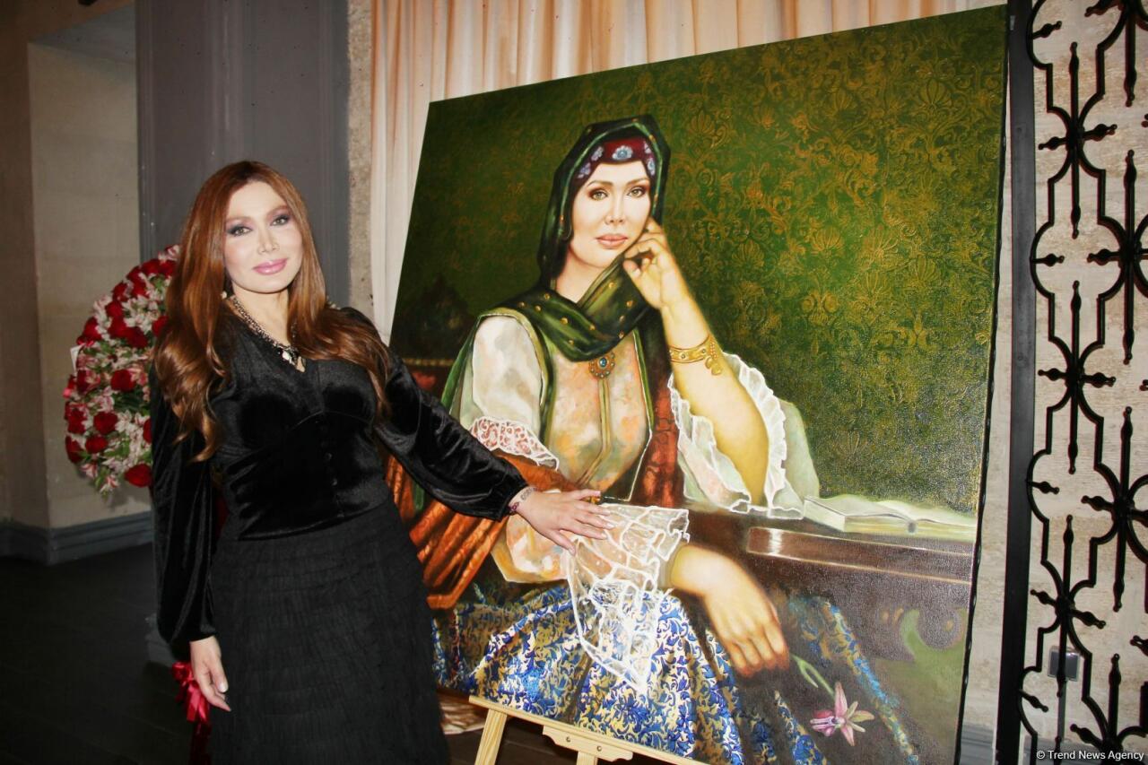 В Баку состоялось праздничное дефиле новой коллекции Фахрии Халафовой "Цвета любви"