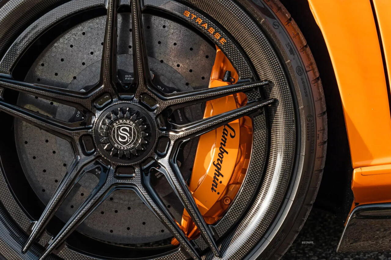 Для Lamborghini Aventador SVJ сделали карбоновые колёса