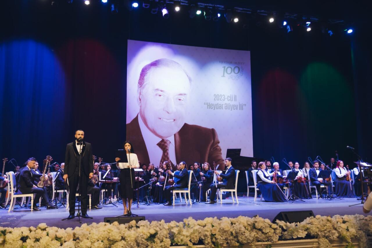 В Гянджинской Государственной Филармонии состоялся концерт, приуроченный к 100-летию великого лидера Гейдара Алиева