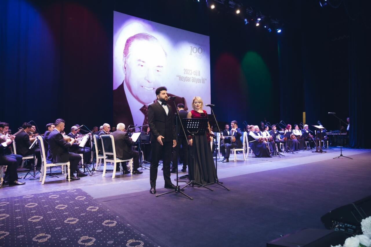 В Гянджинской Государственной Филармонии состоялся концерт, приуроченный к 100-летию великого лидера Гейдара Алиева