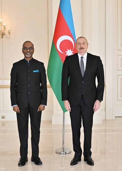 Президент Ильхам Алиев принял верительные грамоты нового посла Индии